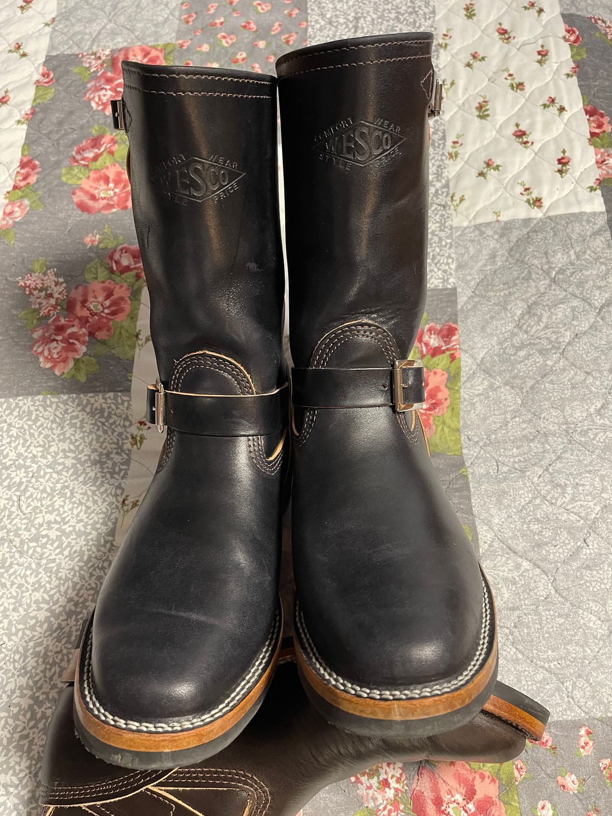 Photo by Shannmoody on August 24, 2022 of the Wesco Mister Lou in Maryam Black Teacore Horsebutt.