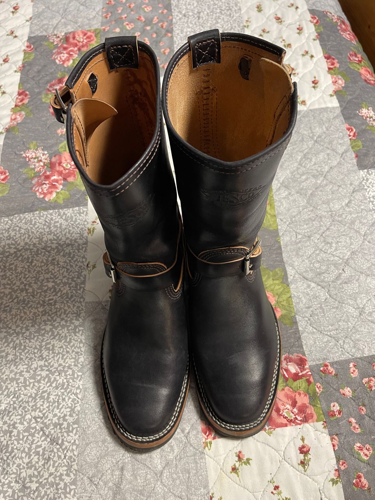 Photo by Shannmoody on August 24, 2022 of the Wesco Mister Lou in Maryam Black Teacore Horsebutt.