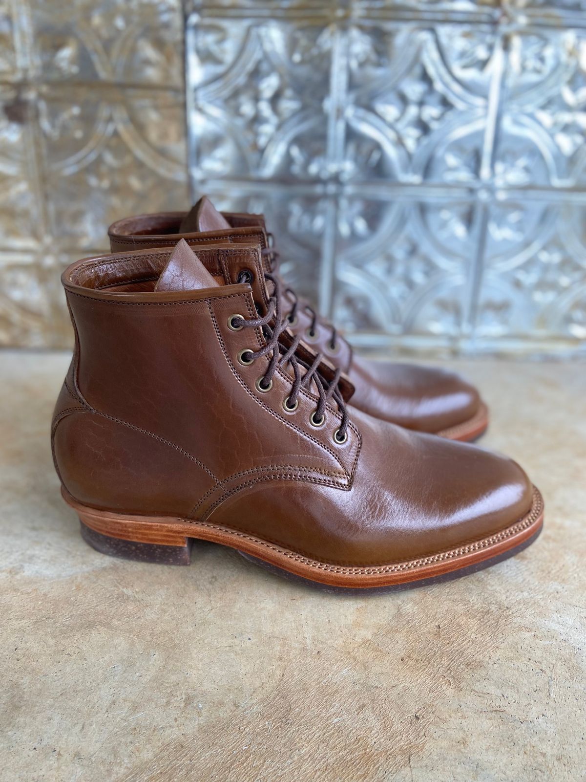 Photo by bucknorris336 on October 1, 2022 of the Tahura Altilis in Shinki Cognac Oiled Horsebutt.
