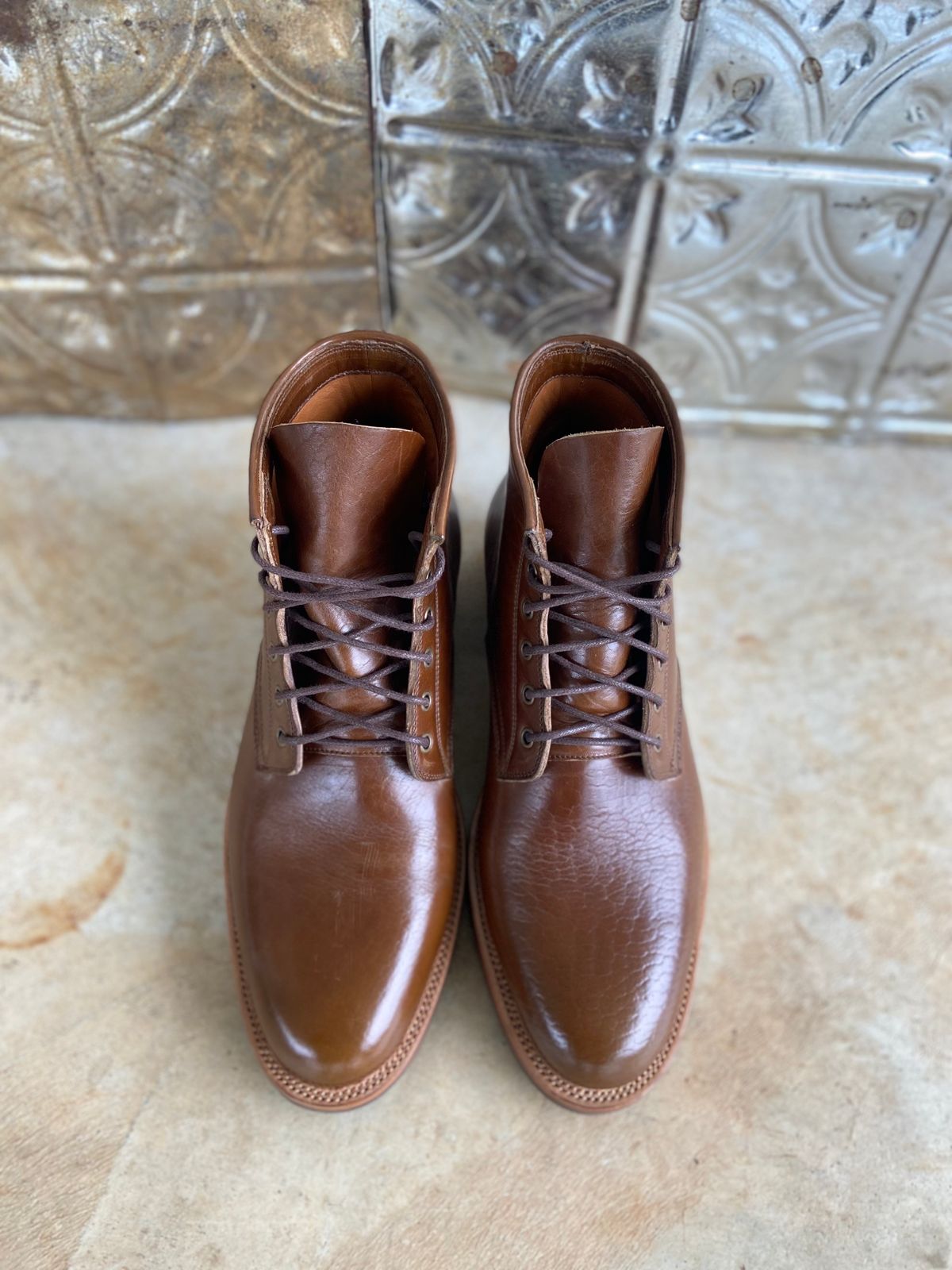 Photo by bucknorris336 on October 1, 2022 of the Tahura Altilis in Shinki Cognac Oiled Horsebutt.