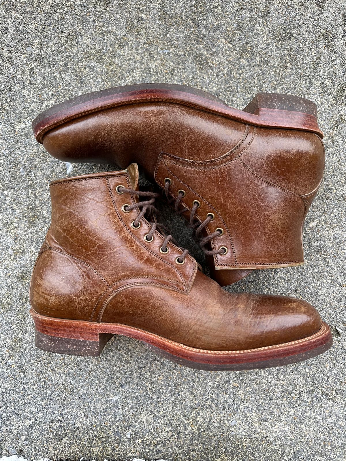 Photo by bucknorris336 on January 3, 2023 of the Tahura Altilis in Shinki Cognac Oiled Horsebutt.