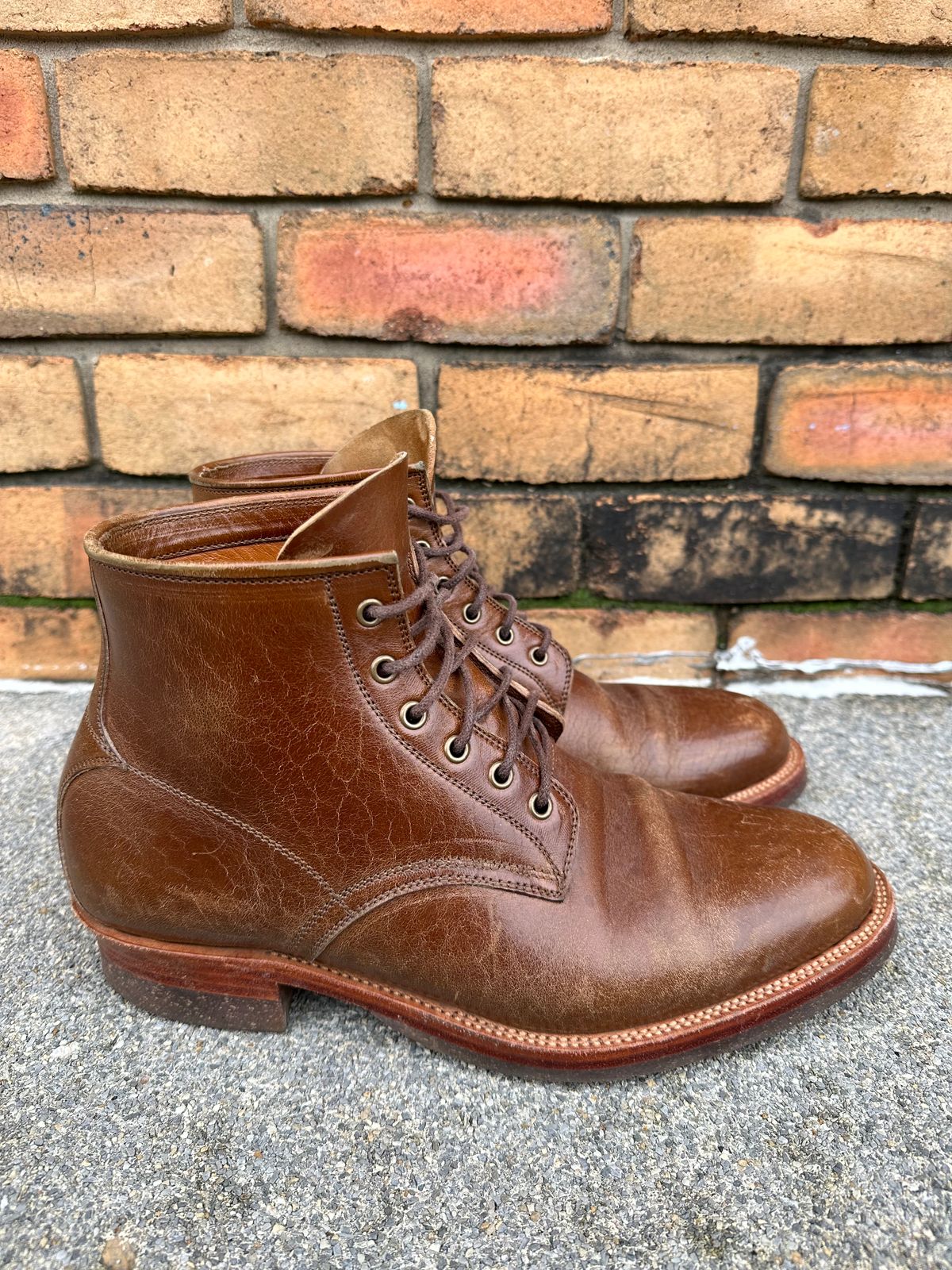Photo by bucknorris336 on January 3, 2023 of the Tahura Altilis in Shinki Cognac Oiled Horsebutt.