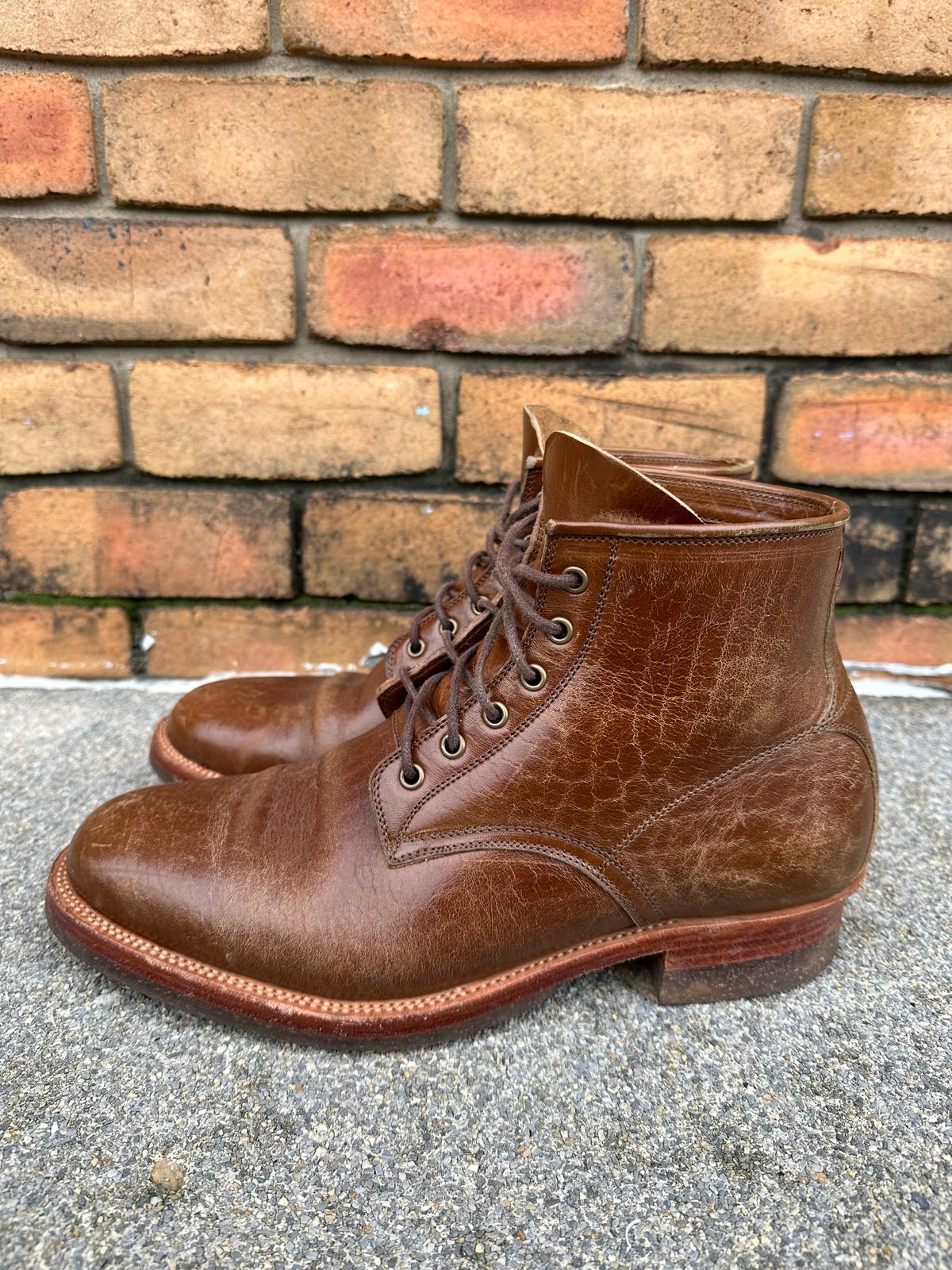 Photo by bucknorris336 on January 3, 2023 of the Tahura Altilis in Shinki Cognac Oiled Horsebutt.