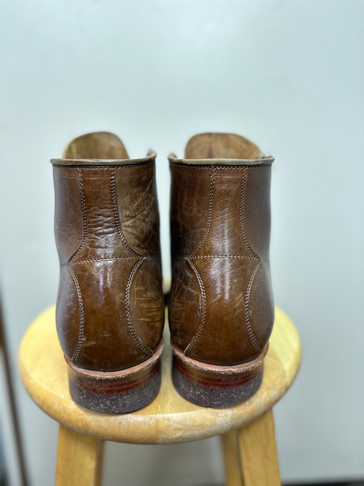 Photo by bucknorris336 on February 3, 2023 of the Tahura Altilis in Shinki Cognac Oiled Horsebutt.