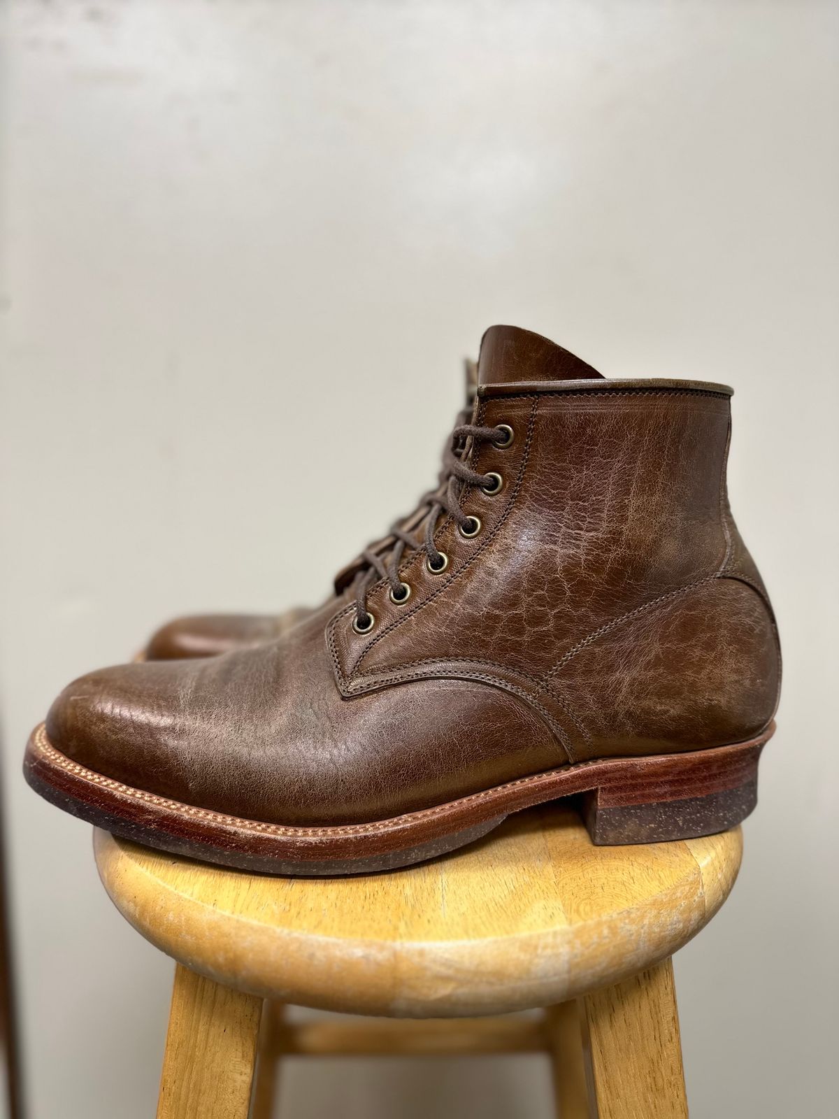 Photo by bucknorris336 on February 3, 2023 of the Tahura Altilis in Shinki Cognac Oiled Horsebutt.