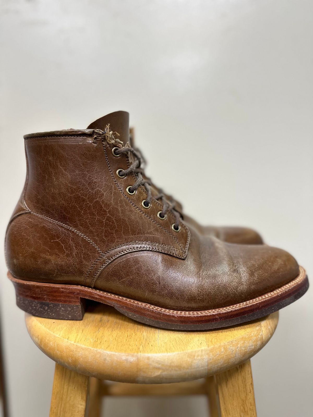 Photo by bucknorris336 on February 3, 2023 of the Tahura Altilis in Shinki Cognac Oiled Horsebutt.