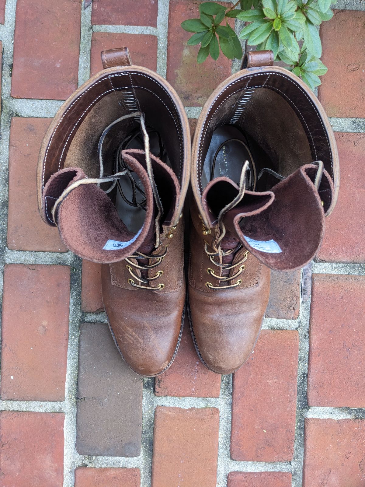 Photo by ganelo on January 4, 2024 of the Rolling Dub Trio Griffin 8.5" Plain Toe Boots in Unknown Material.