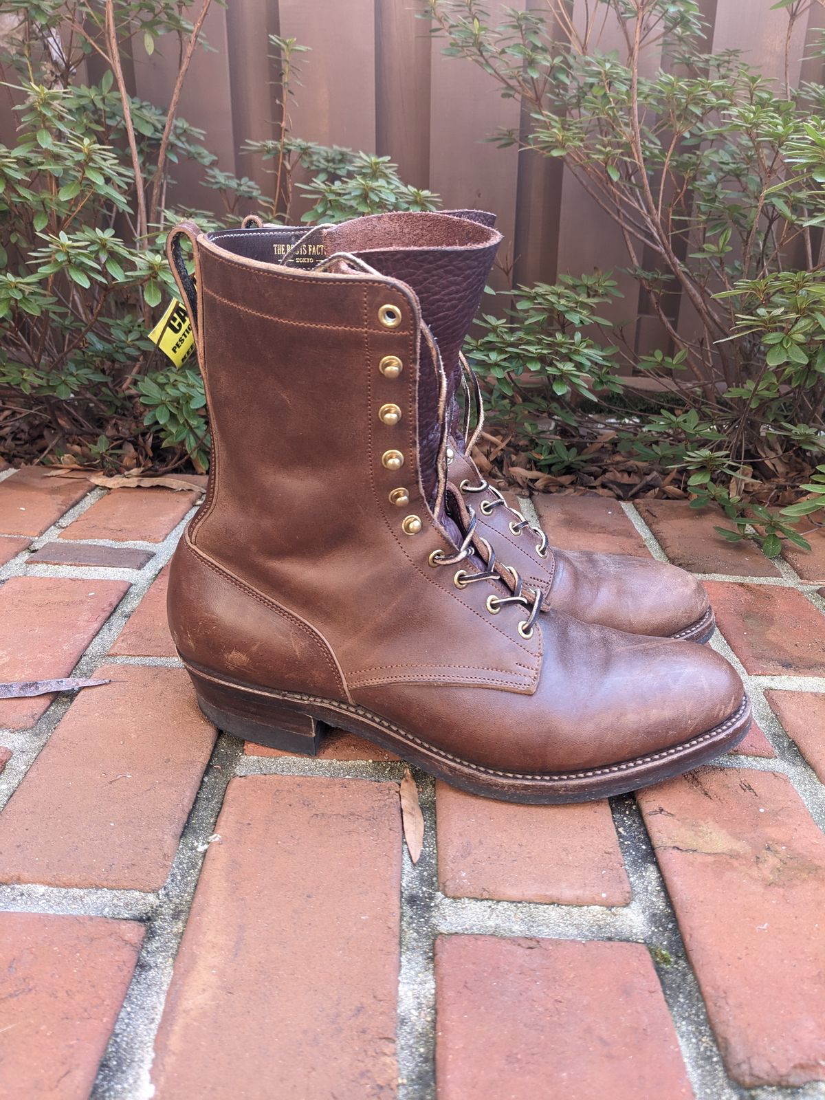 Photo by ganelo on February 5, 2024 of the Rolling Dub Trio Griffin 8.5" Plain Toe Boots in Unknown Material.