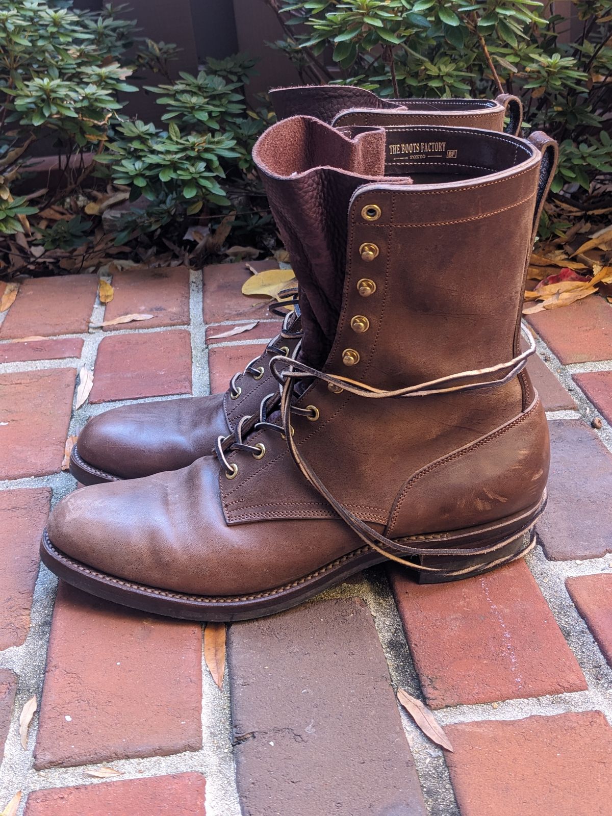 Photo by ganelo on November 3, 2023 of the Rolling Dub Trio Griffin 8.5" Plain Toe Boots in Unknown Material.