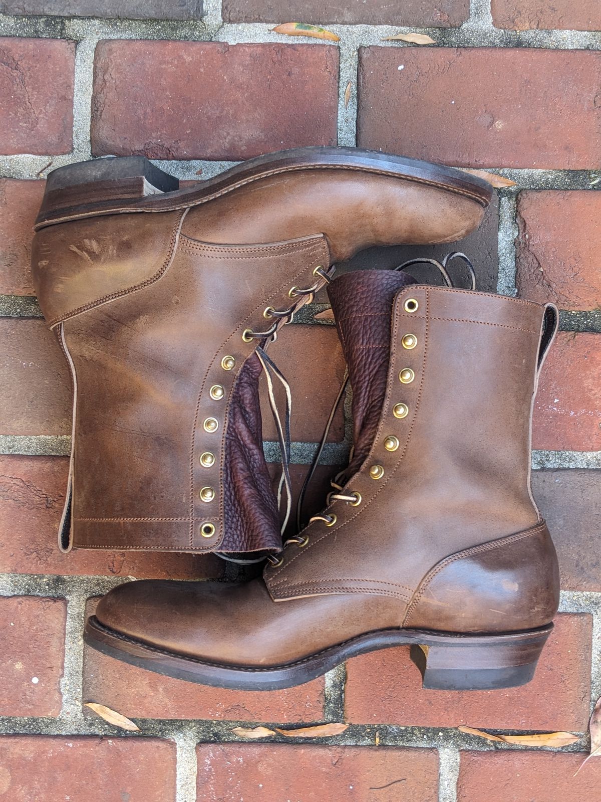 Photo by ganelo on November 3, 2023 of the Rolling Dub Trio Griffin 8.5" Plain Toe Boots in Unknown Material.