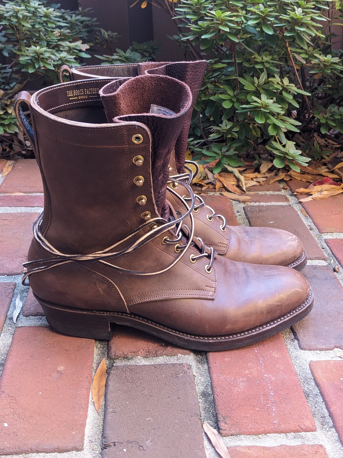 Photo by ganelo on November 3, 2023 of the Rolling Dub Trio Griffin 8.5" Plain Toe Boots in Unknown Material.