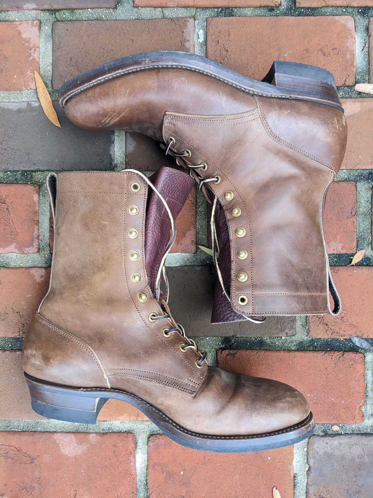 Photo by ganelo on December 4, 2023 of the Rolling Dub Trio Griffin 8.5" Plain Toe Boots in Unknown Material.
