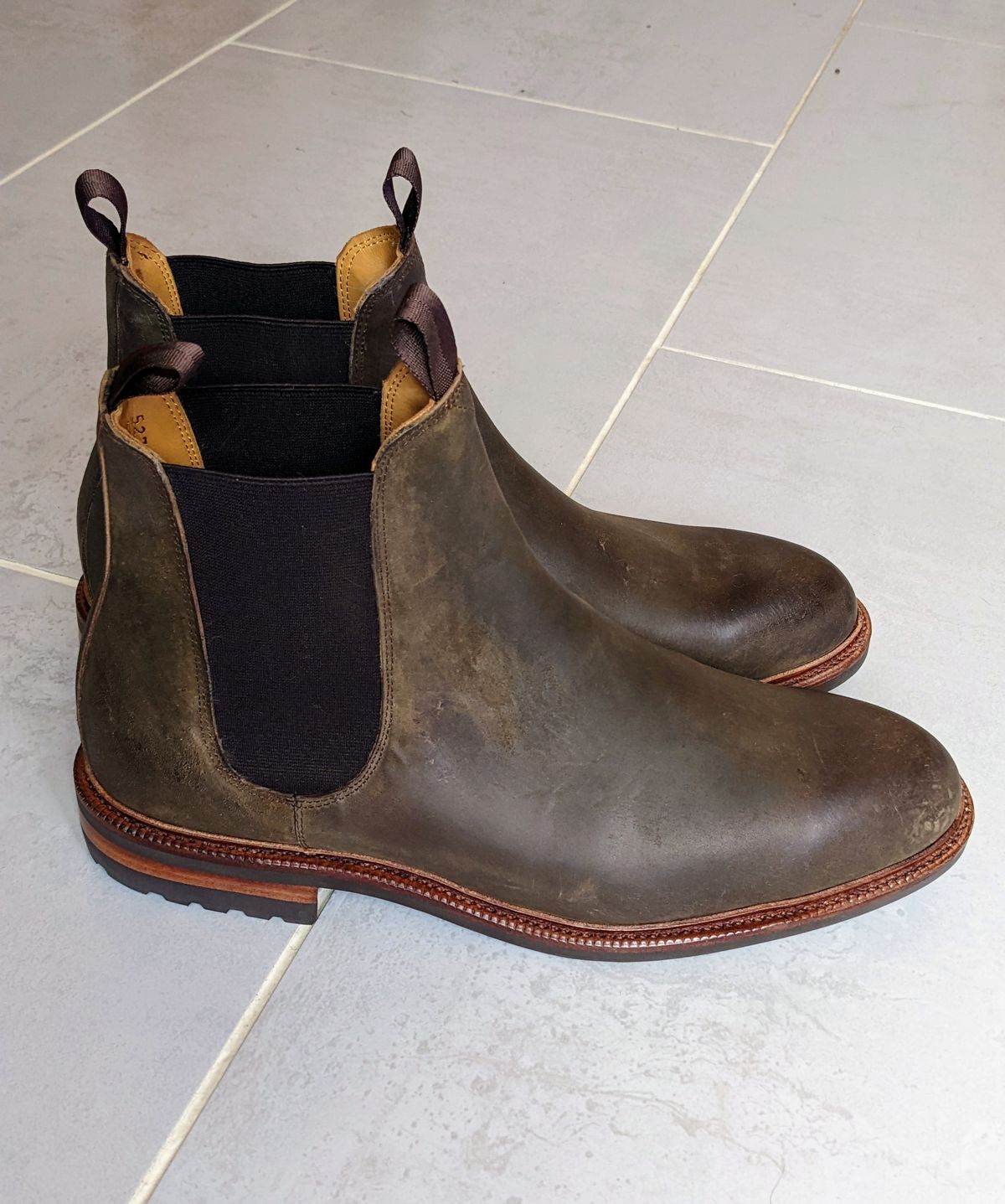 Photo by ganelo on October 1, 2022 of the Meermin Chelsea Boot in Caper Green Waxy Shell Cordovan.