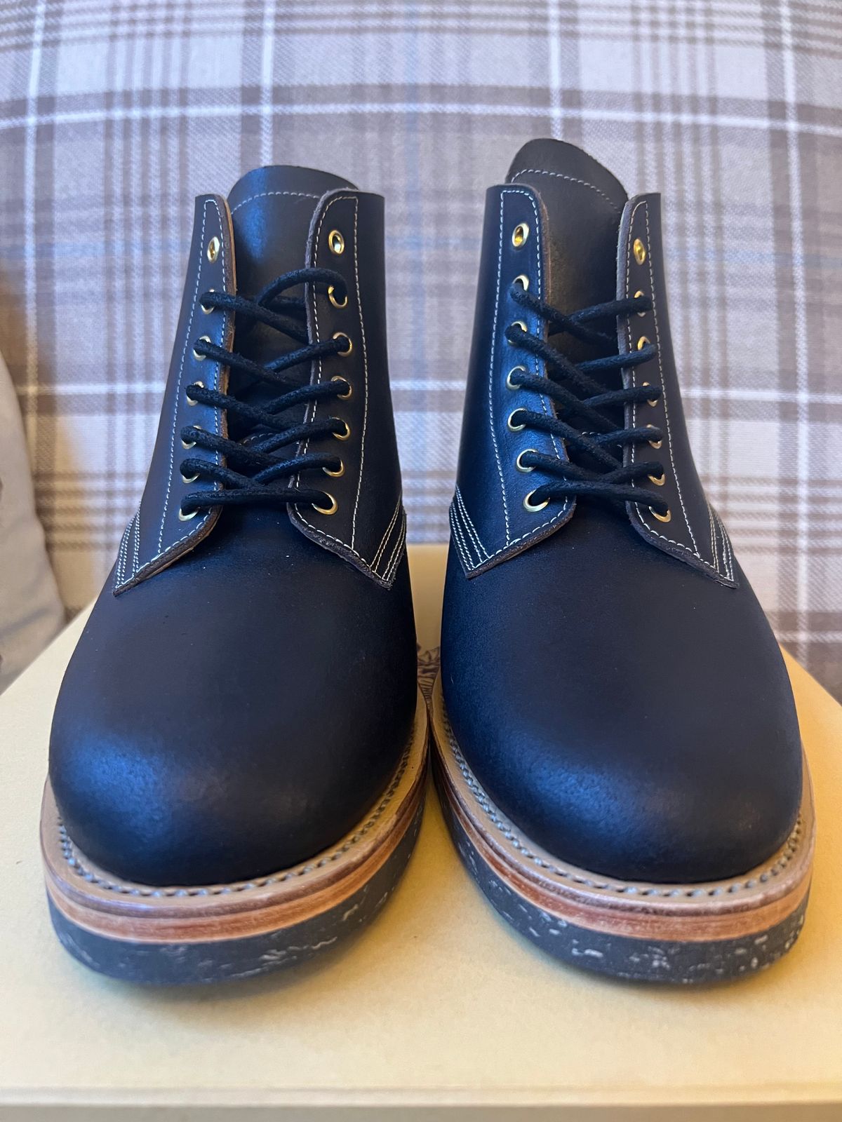 Photo by the_duke on November 1, 2023 of the Sagara Boondocker in Horween Black Waxed Flesh.