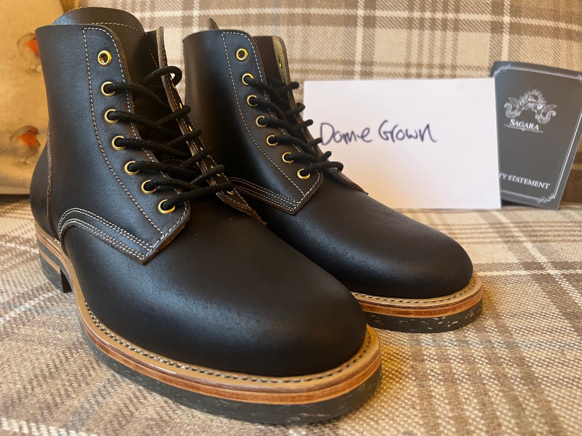 Photo by the_duke on November 1, 2023 of the Sagara Boondocker in Horween Black Waxed Flesh.