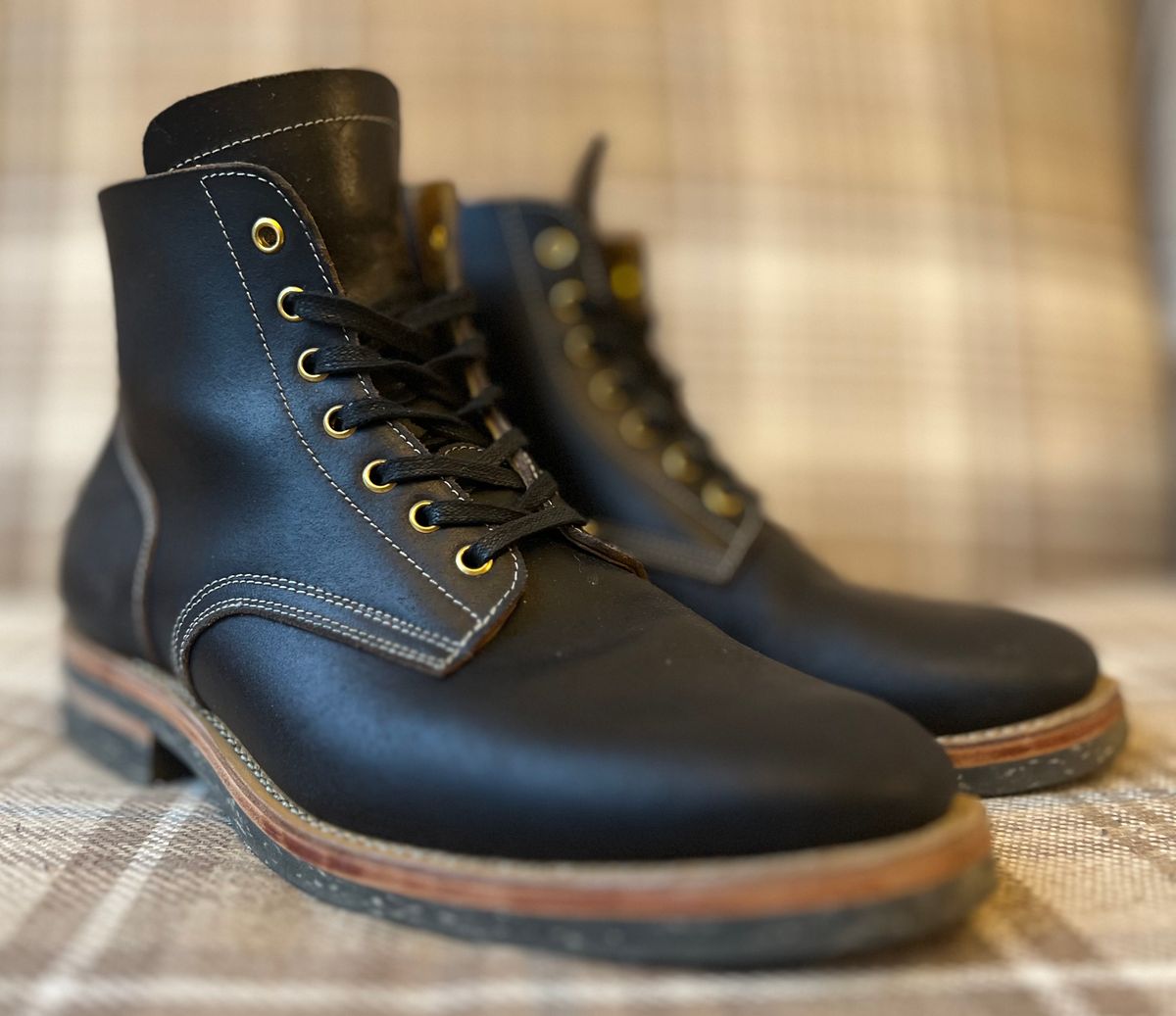 Photo by the_duke on December 2, 2023 of the Sagara Boondocker in Horween Black Waxed Flesh.