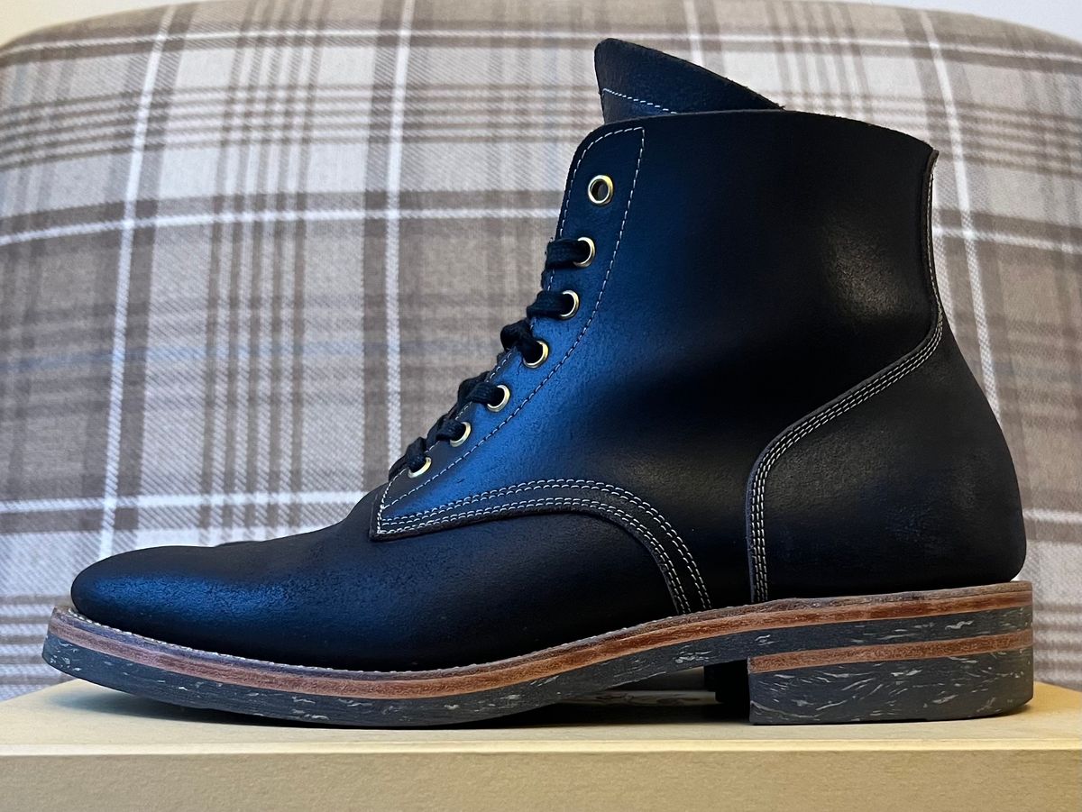 Photo by the_duke on December 2, 2023 of the Sagara Boondocker in Horween Black Waxed Flesh.