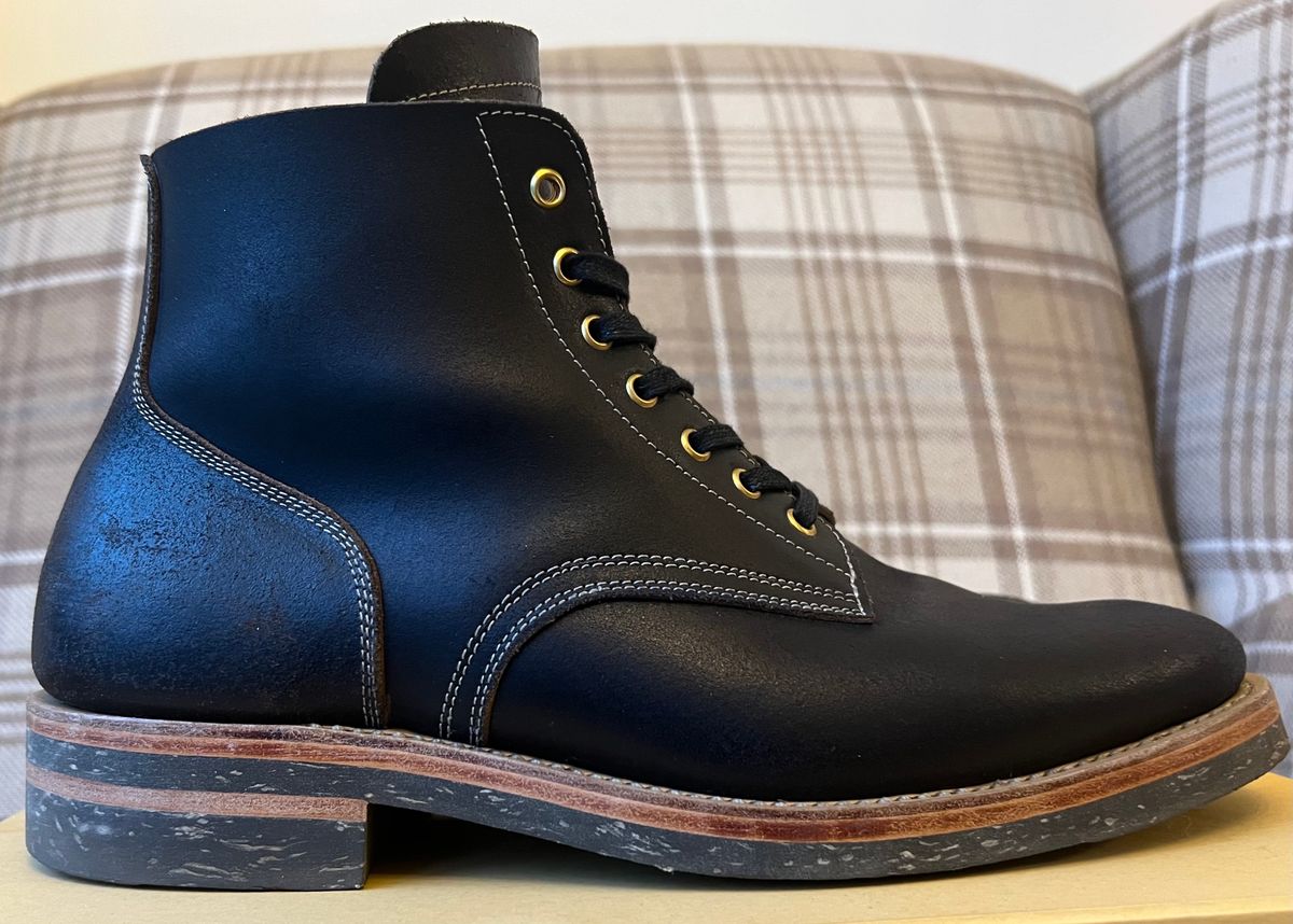 Photo by the_duke on December 2, 2023 of the Sagara Boondocker in Horween Black Waxed Flesh.