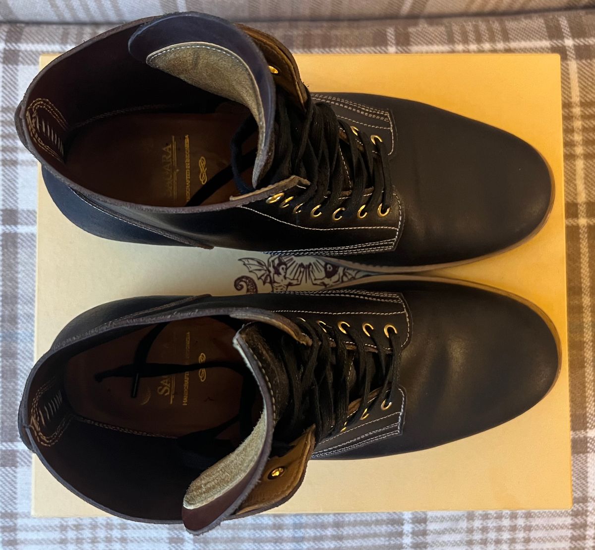 Photo by the_duke on December 2, 2023 of the Sagara Boondocker in Horween Black Waxed Flesh.