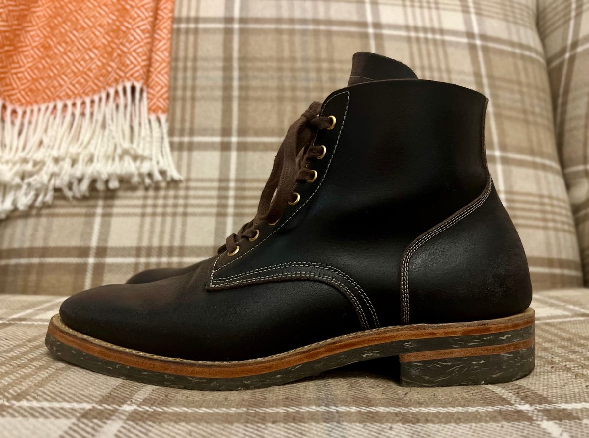 Photo by the_duke on January 4, 2024 of the Sagara Boondocker in Horween Black Waxed Flesh.