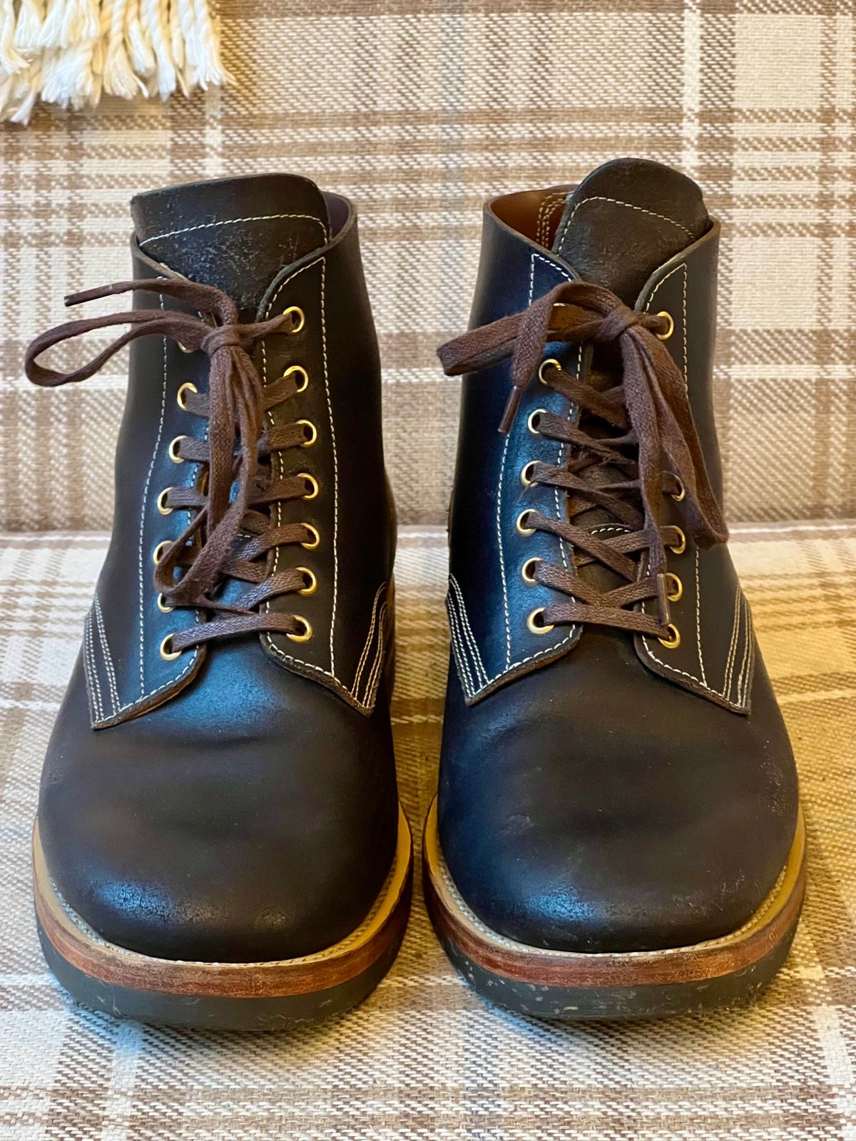 Photo by the_duke on February 3, 2024 of the Sagara Boondocker in Horween Black Waxed Flesh.