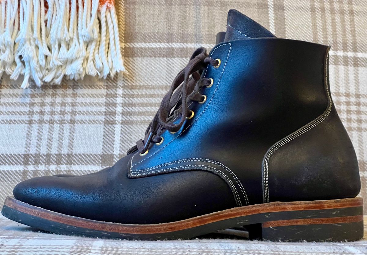 Photo by the_duke on February 3, 2024 of the Sagara Boondocker in Horween Black Waxed Flesh.