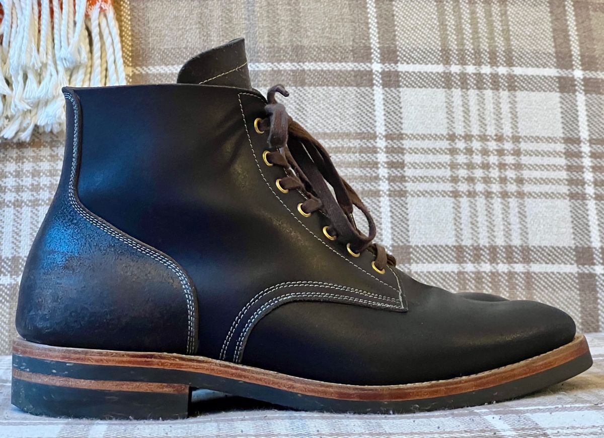 Photo by the_duke on February 3, 2024 of the Sagara Boondocker in Horween Black Waxed Flesh.