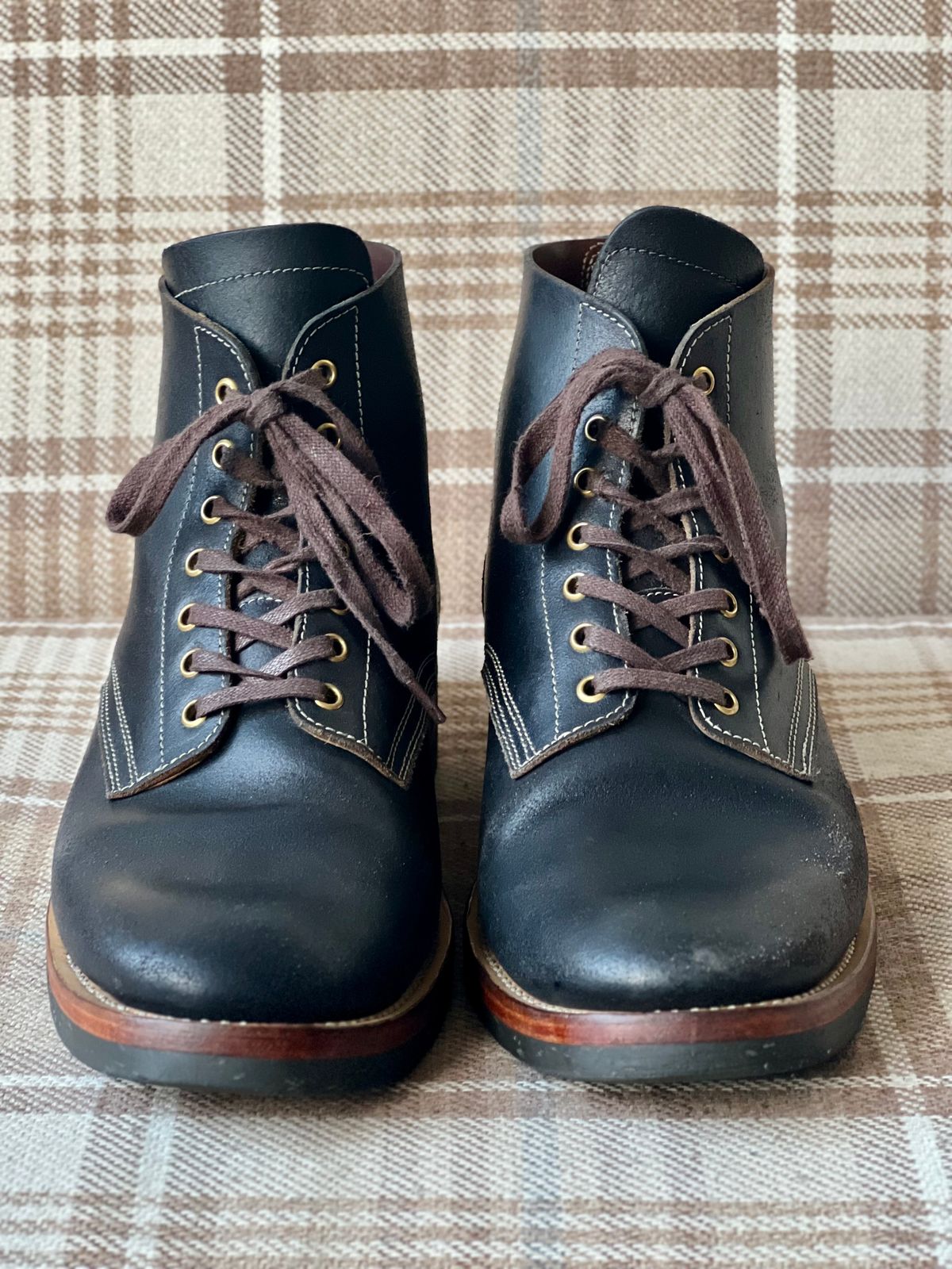 Photo by the_duke on March 1, 2024 of the Sagara Boondocker in Horween Black Waxed Flesh.