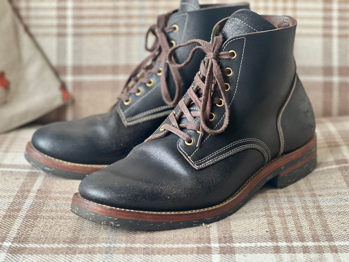 Photo by the_duke on April 3, 2024 of the Sagara Boondocker in Horween Black Waxed Flesh.