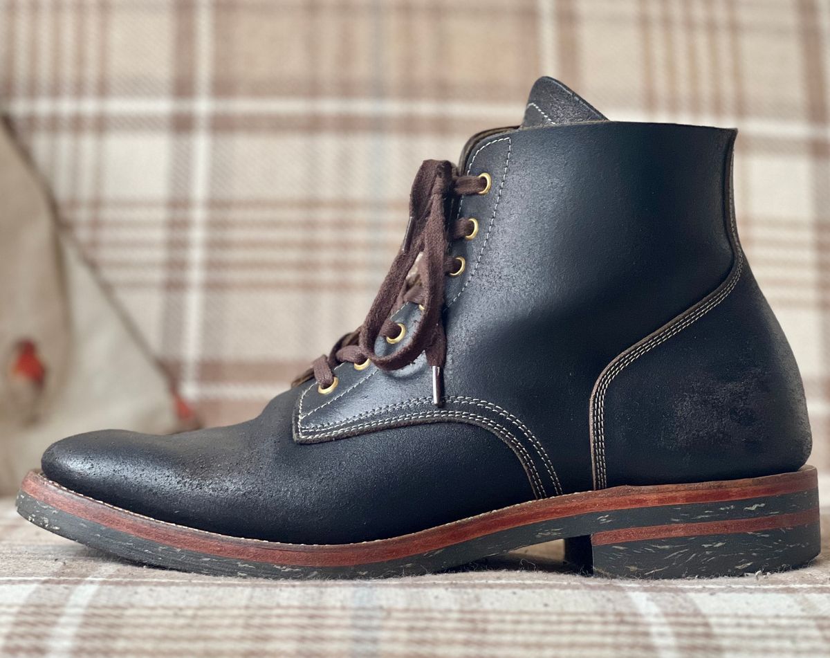 Photo by the_duke on April 3, 2024 of the Sagara Boondocker in Horween Black Waxed Flesh.