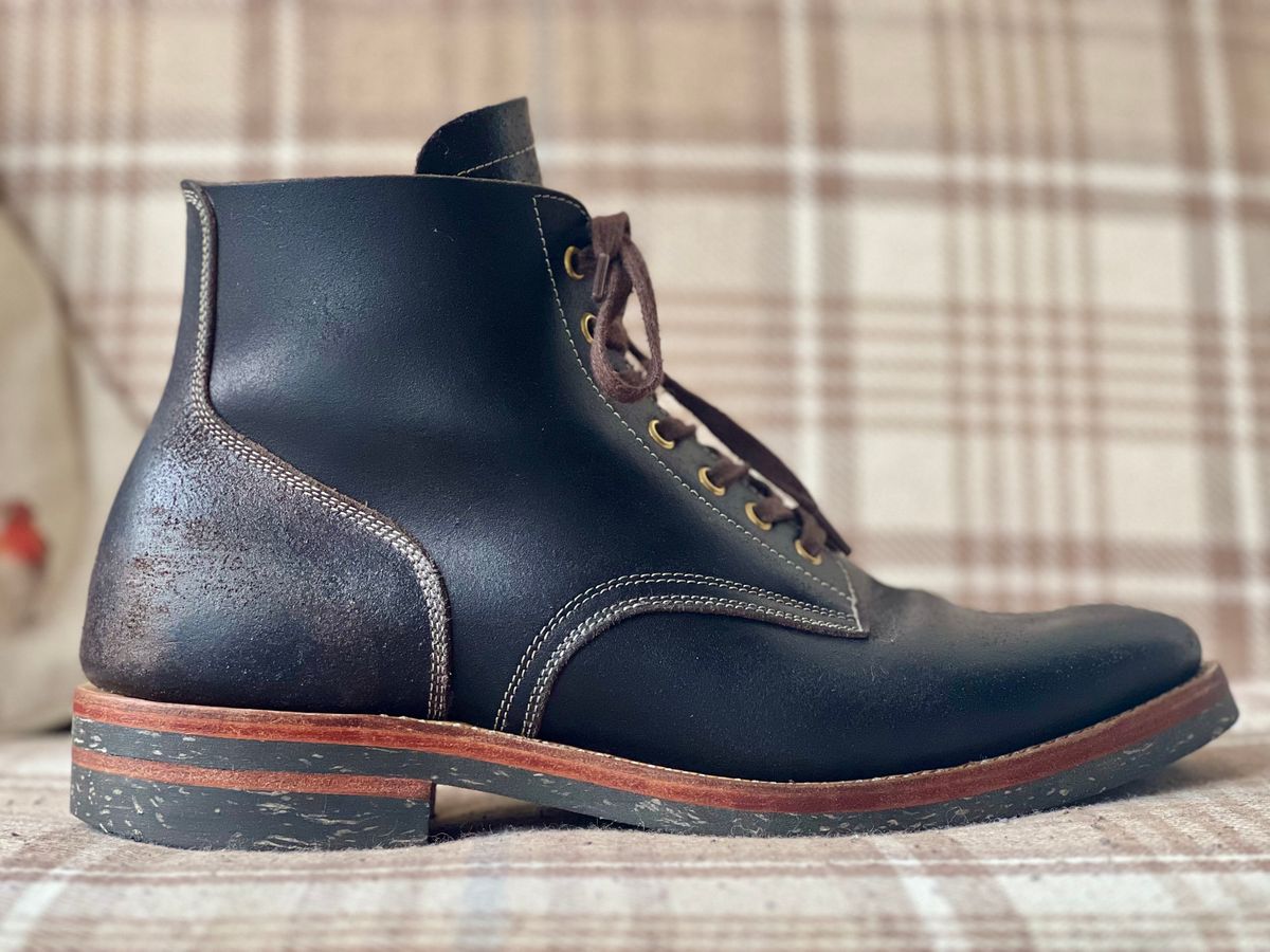 Photo by the_duke on April 3, 2024 of the Sagara Boondocker in Horween Black Waxed Flesh.