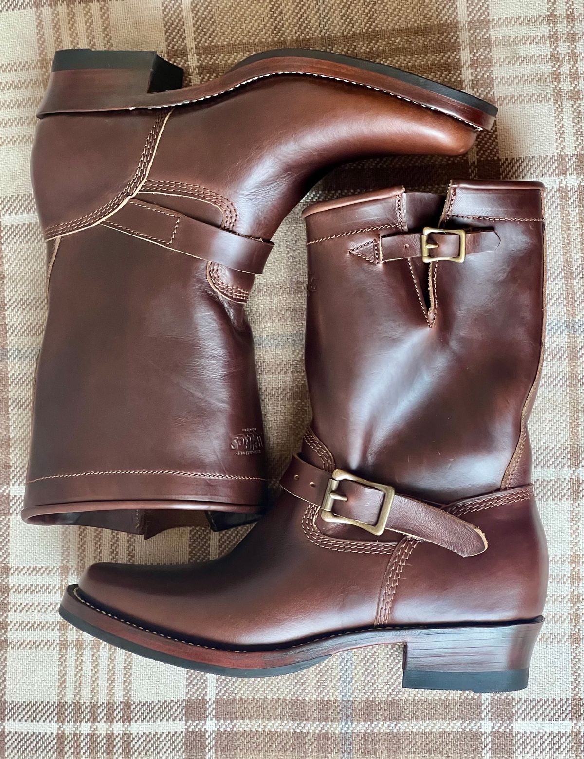 Photo by the_duke on October 1, 2024 of the Willie's Handmade Boots Engineer in Horween Brown Chromexcel.