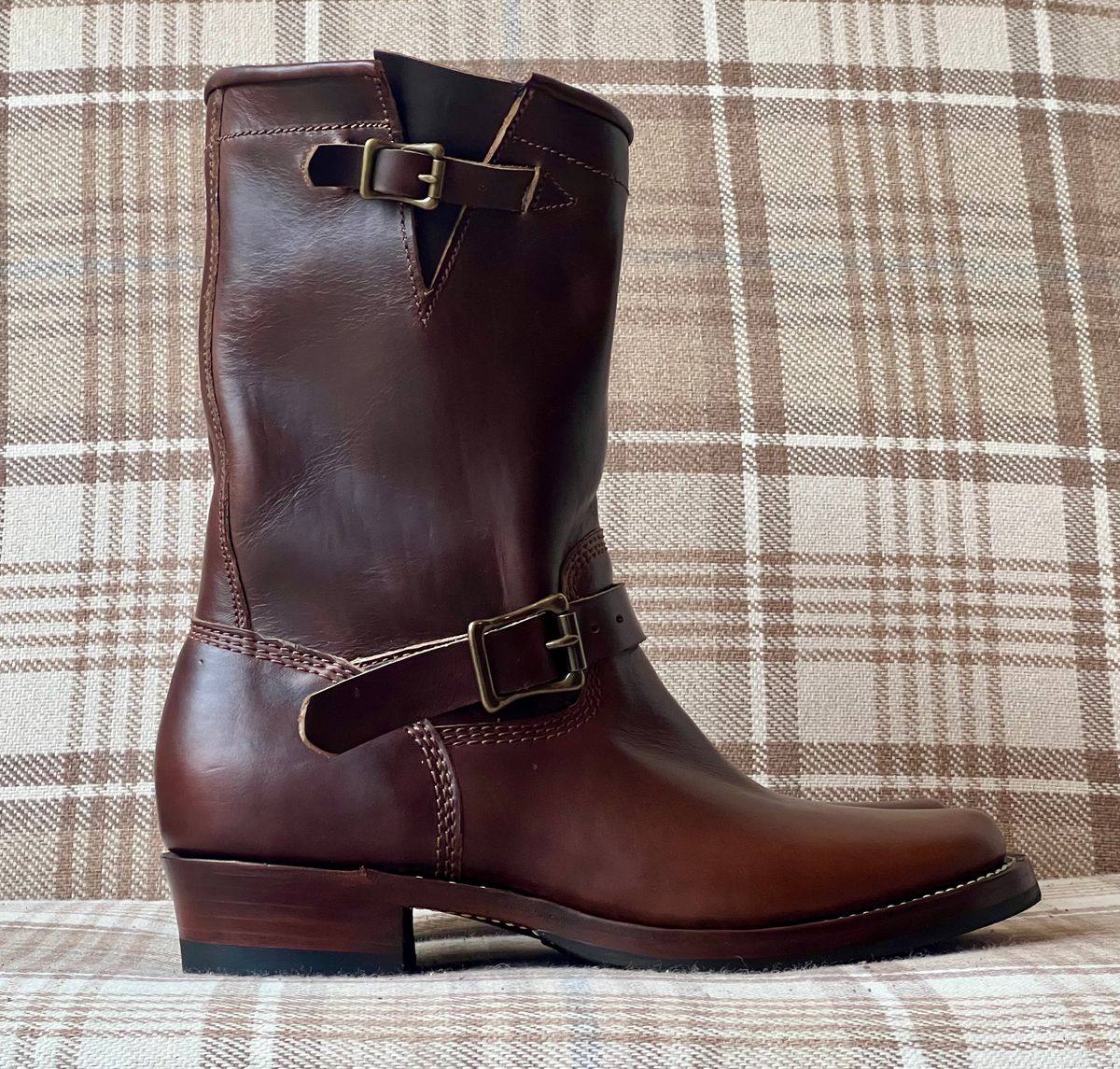 Photo by the_duke on October 1, 2024 of the Willie's Handmade Boots Engineer in Horween Brown Chromexcel.