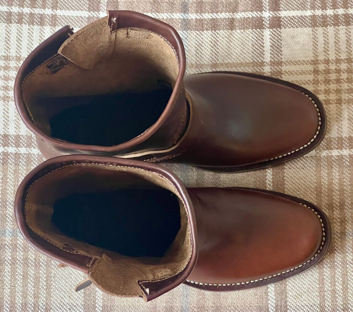 Photo by the_duke on October 1, 2024 of the Willie's Handmade Boots Engineer in Horween Brown Chromexcel.