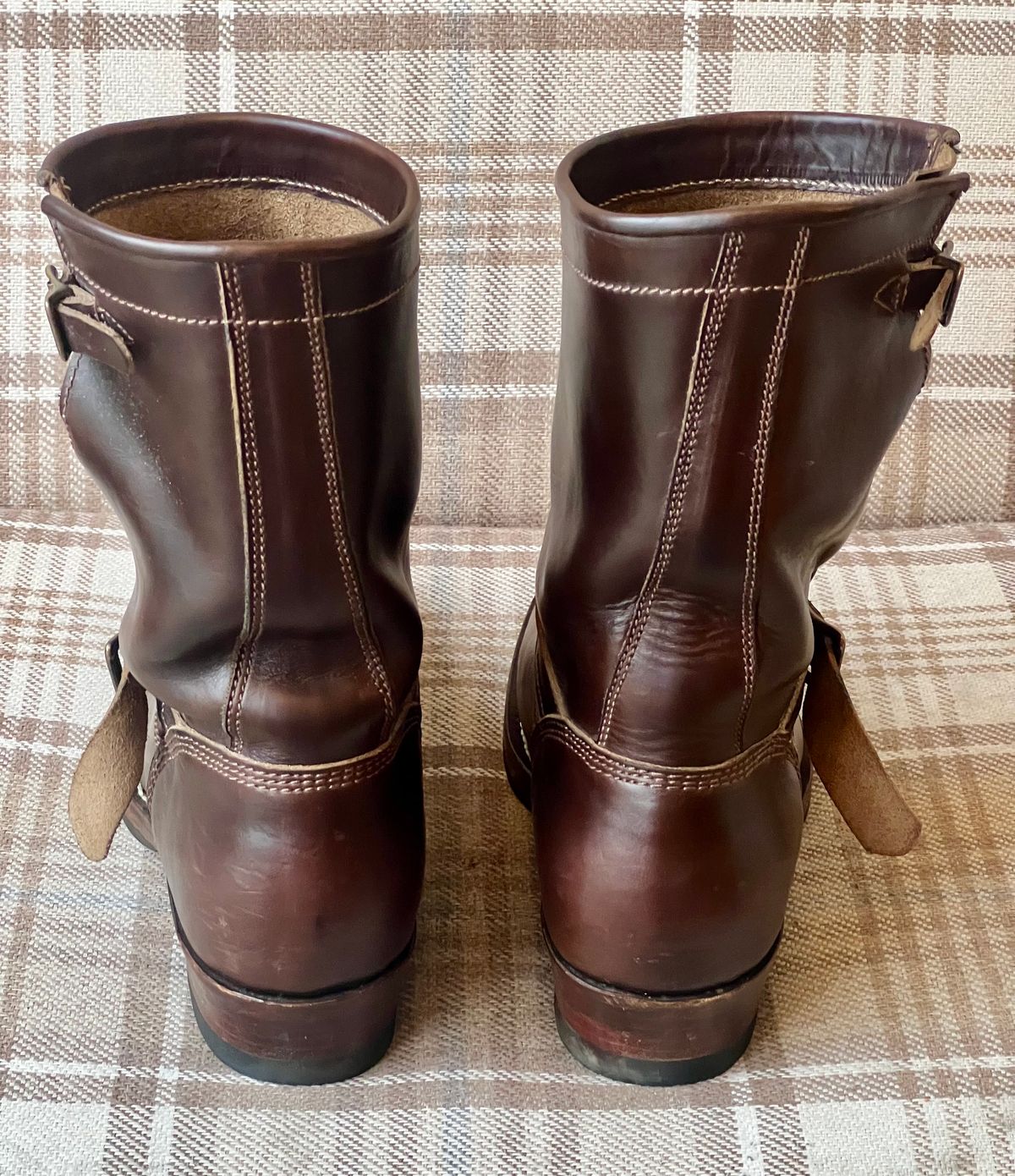 Photo by the_duke on November 2, 2024 of the Willie's Handmade Boots Engineer in Horween Brown Chromexcel.