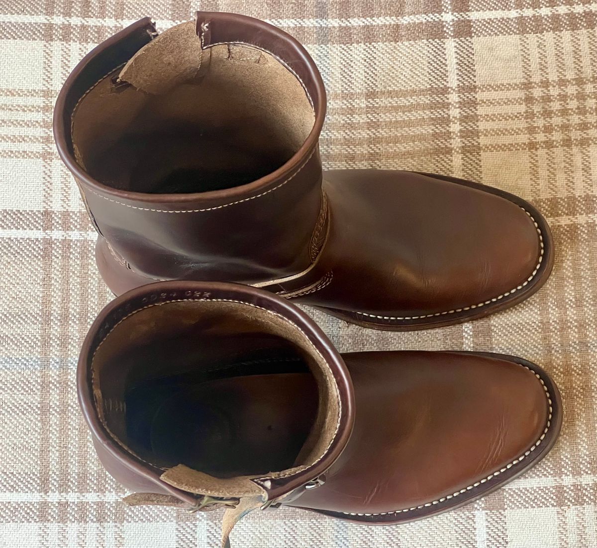 Photo by the_duke on November 2, 2024 of the Willie's Handmade Boots Engineer in Horween Brown Chromexcel.