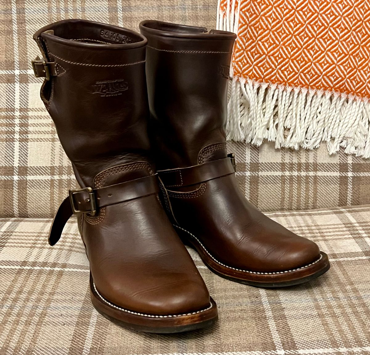 Photo by the_duke on December 5, 2024 of the Willie's Handmade Boots Engineer in Horween Brown Chromexcel.