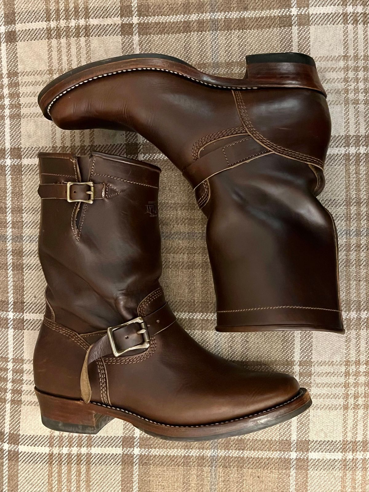 Photo by the_duke on December 5, 2024 of the Willie's Handmade Boots Engineer in Horween Brown Chromexcel.