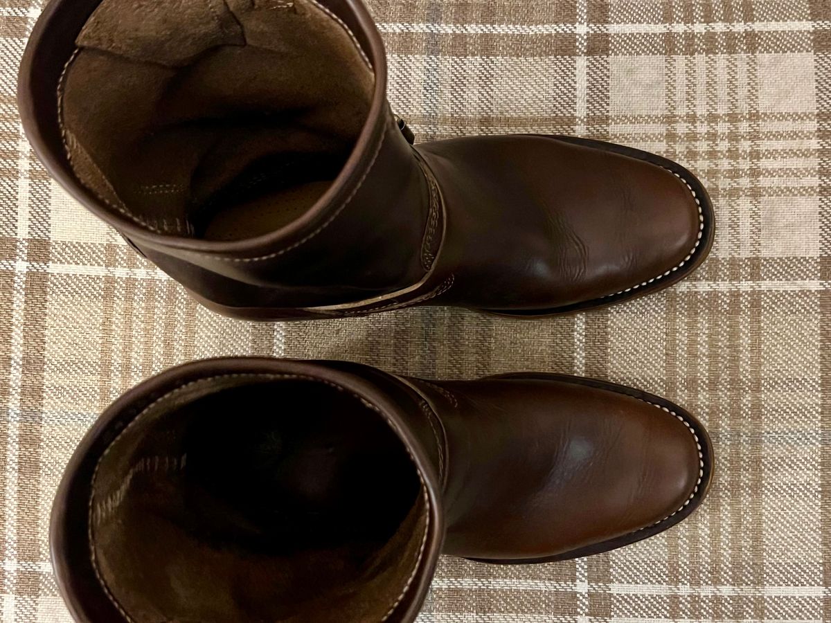 Photo by the_duke on December 5, 2024 of the Willie's Handmade Boots Engineer in Horween Brown Chromexcel.