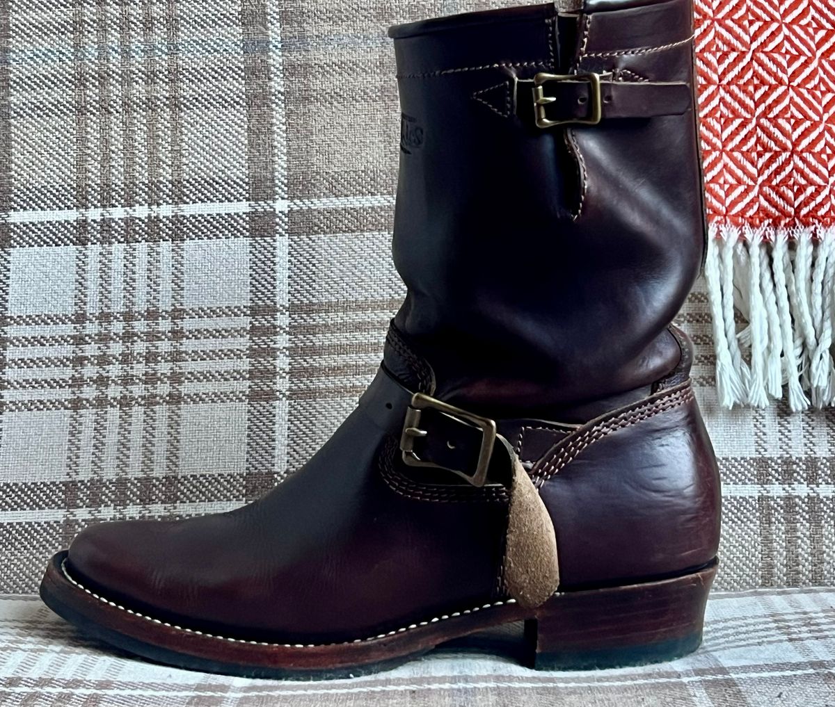 Photo by the_duke on January 3, 2025 of the Willie's Handmade Boots Engineer in Horween Brown Chromexcel.