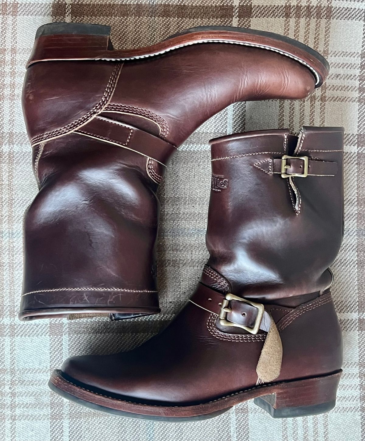 Photo by the_duke on January 3, 2025 of the Willie's Handmade Boots Engineer in Horween Brown Chromexcel.