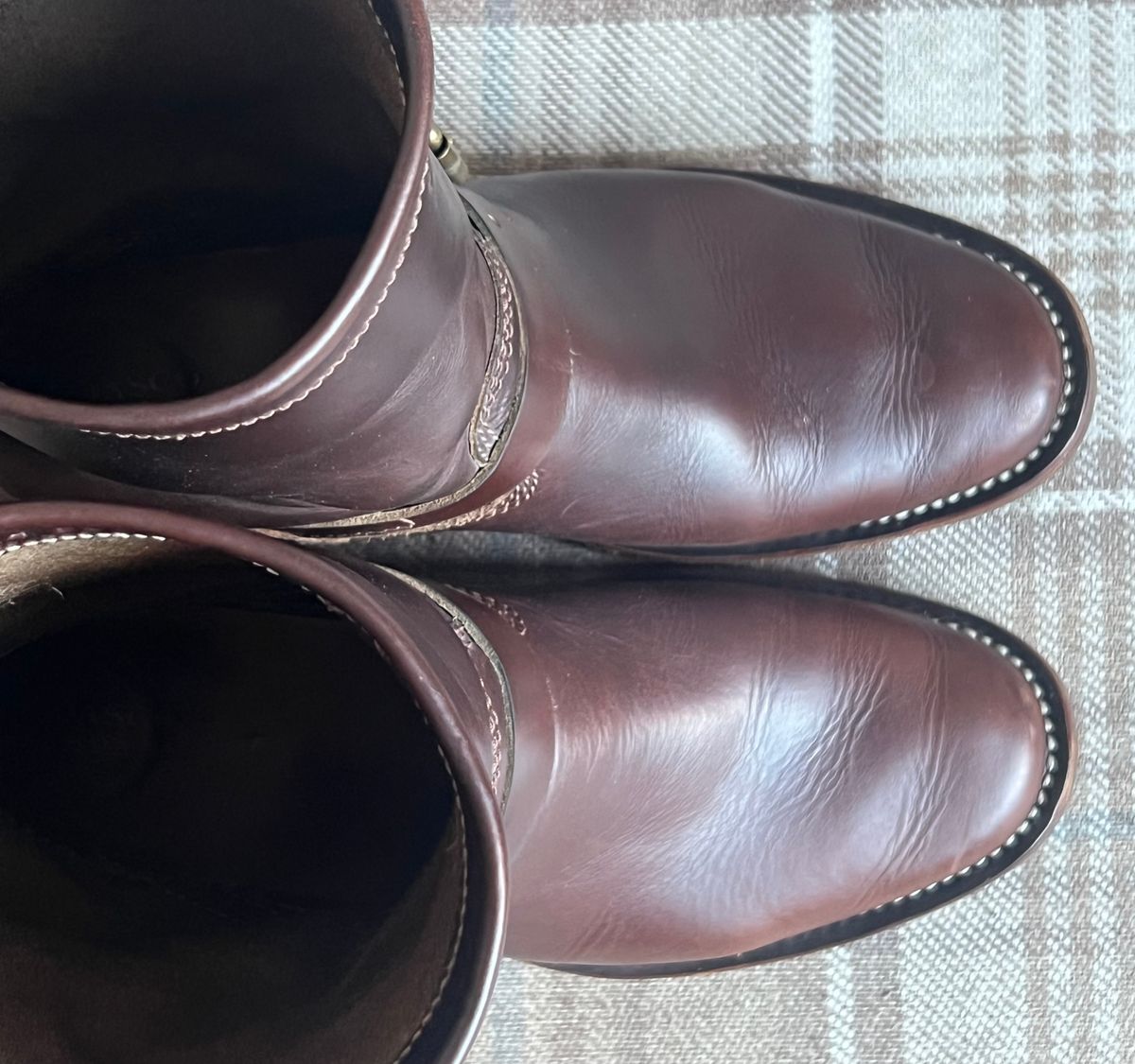 Photo by the_duke on January 3, 2025 of the Willie's Handmade Boots Engineer in Horween Brown Chromexcel.