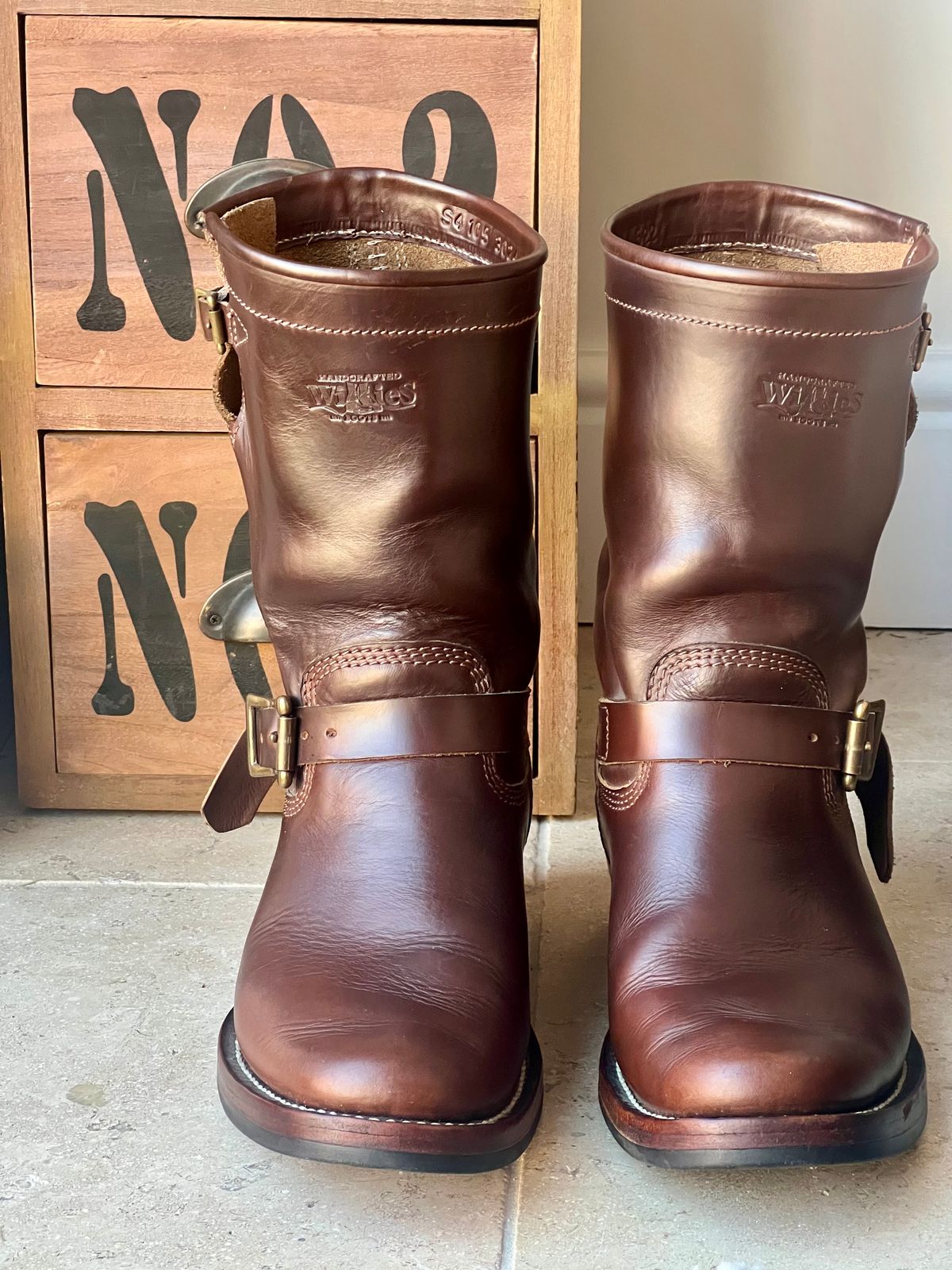 Photo by the_duke on March 2, 2025 of the Willie's Handmade Boots Engineer in Horween Brown Chromexcel.