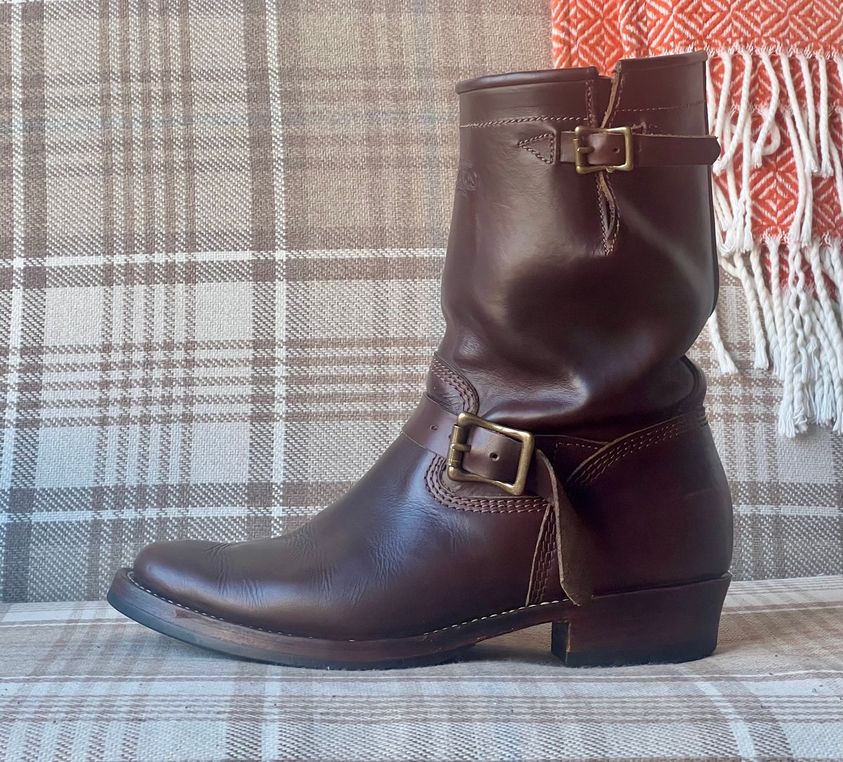 Photo by the_duke on March 2, 2025 of the Willie's Handmade Boots Engineer in Horween Brown Chromexcel.