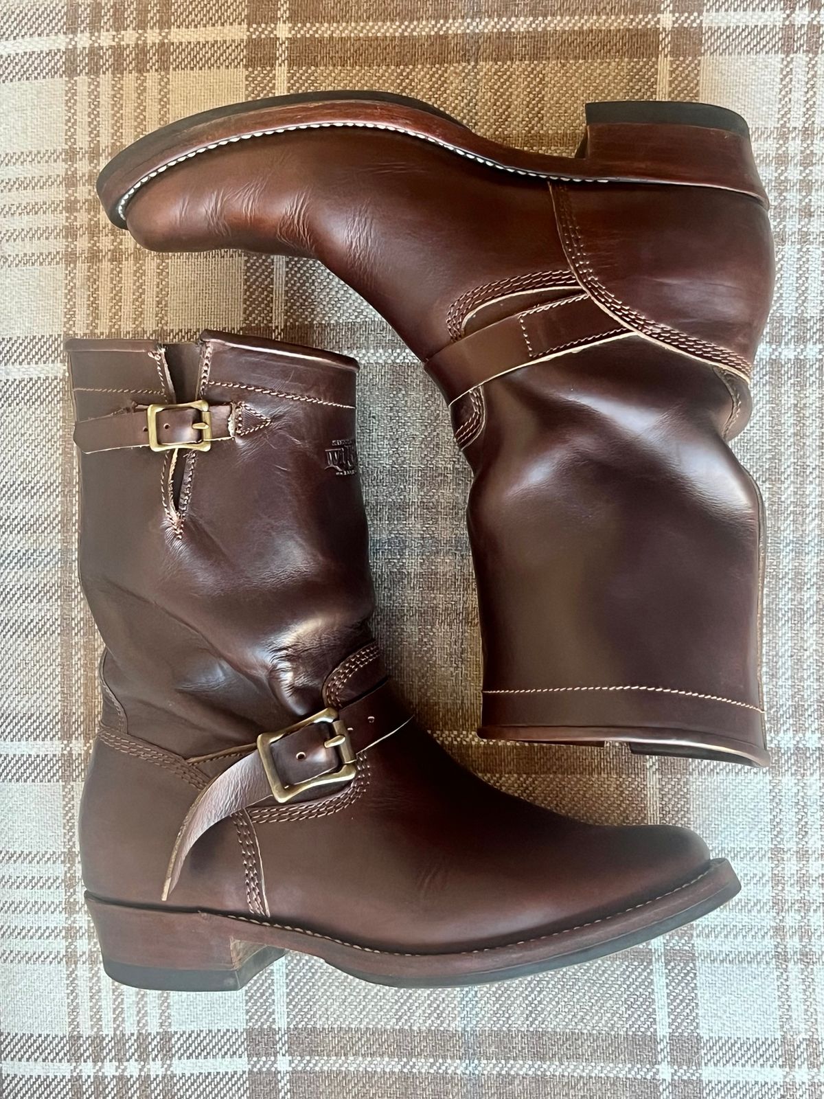 Photo by the_duke on March 2, 2025 of the Willie's Handmade Boots Engineer in Horween Brown Chromexcel.