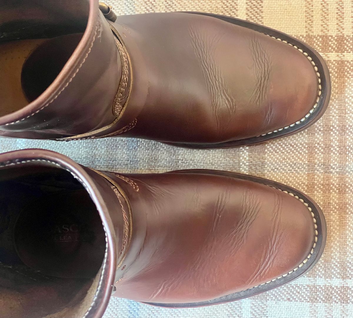 Photo by the_duke on March 2, 2025 of the Willie's Handmade Boots Engineer in Horween Brown Chromexcel.