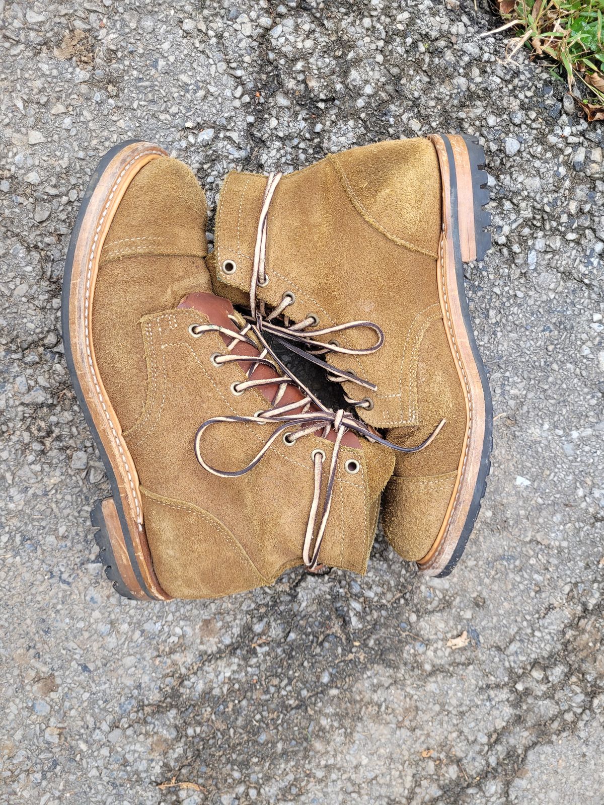 Photo by ct358545 on November 1, 2023 of the Truman Service Boot in Tasman Leather Group Coyote Roughout.