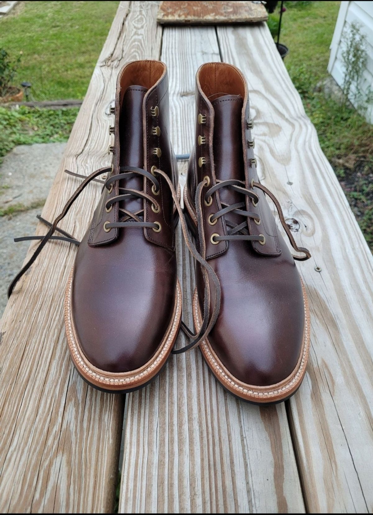 Photo by ct358545 on September 30, 2021 of the Grant Stone Diesel Boot in Horween Crimson Chromexcel.