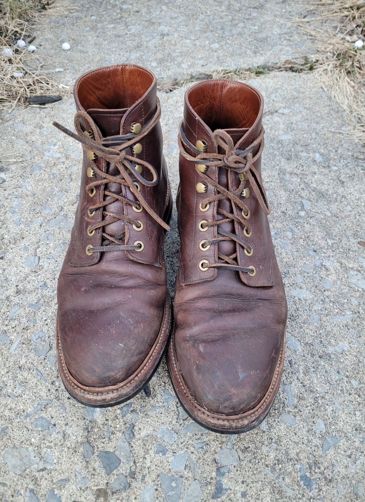 Photo by ct358545 on April 1, 2022 of the Grant Stone Diesel Boot in Horween Crimson Chromexcel.