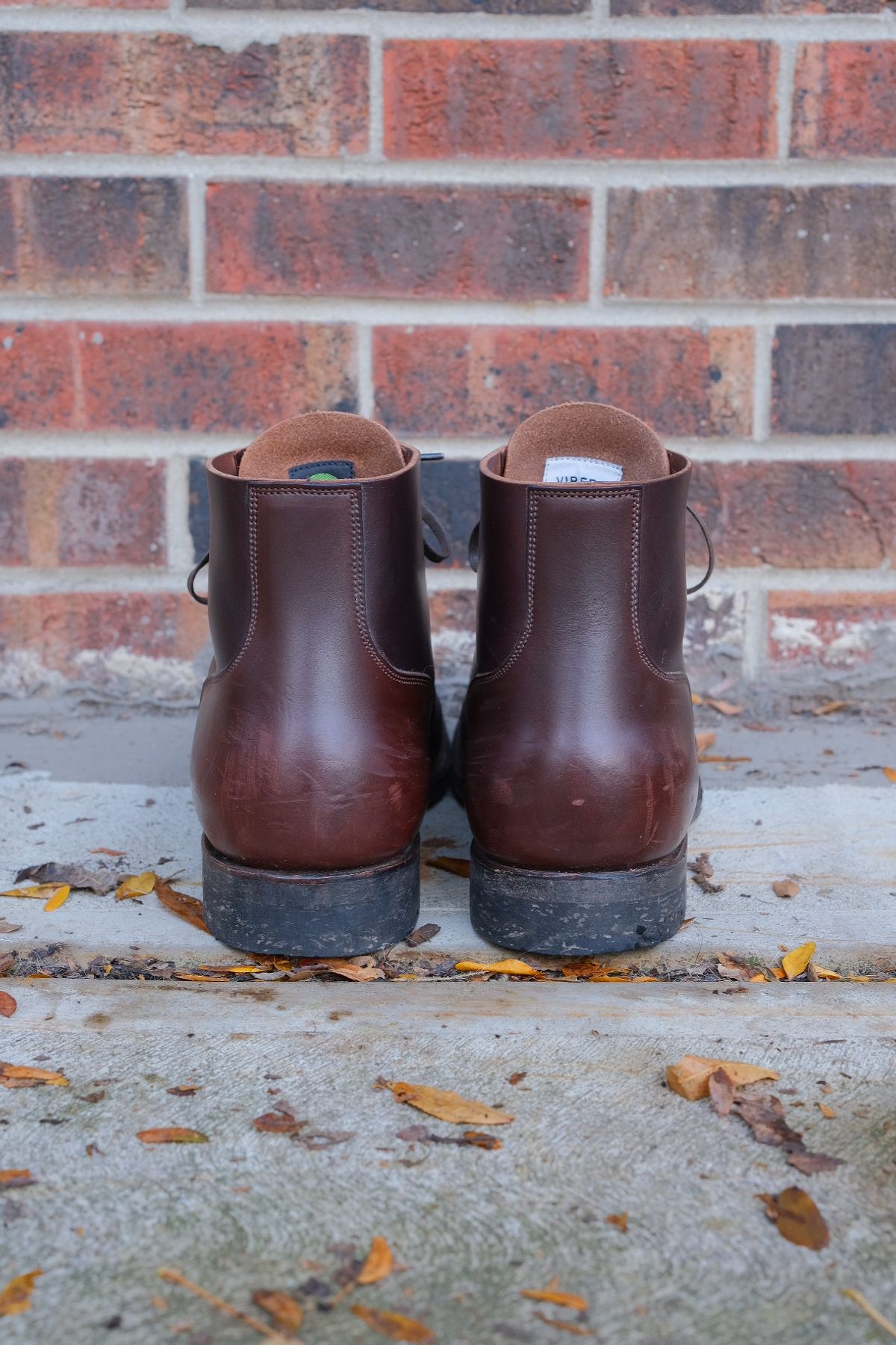 Photo by danadd94 on November 2, 2023 of the Viberg x Himel Ammunition Boot in Comipel Brown Horsebutt.